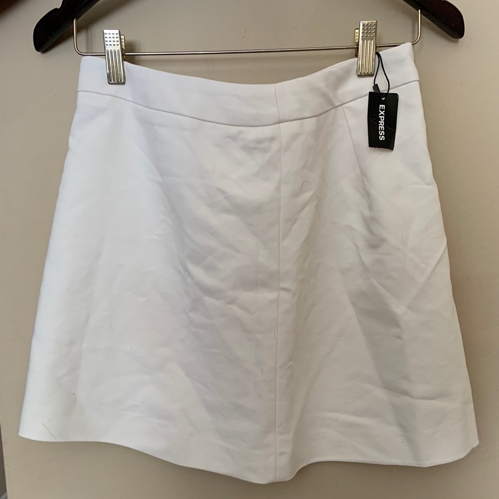 NEw never worn mini white skirt
